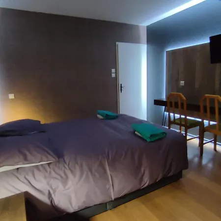 Hotel Logis De La Poirie