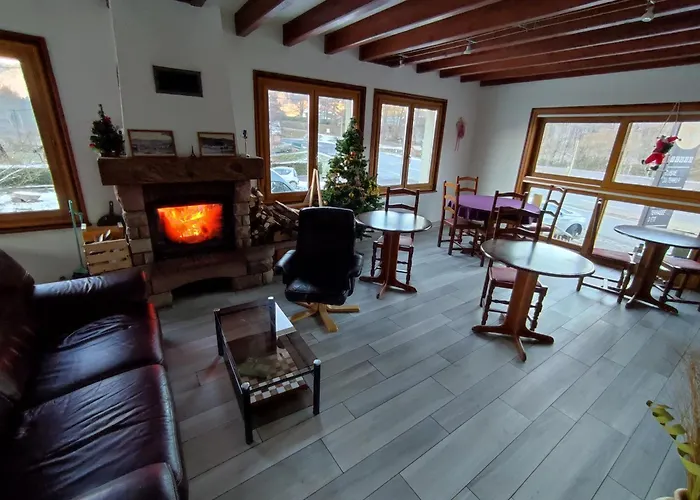 Inn Logis De La Poirie Tendon