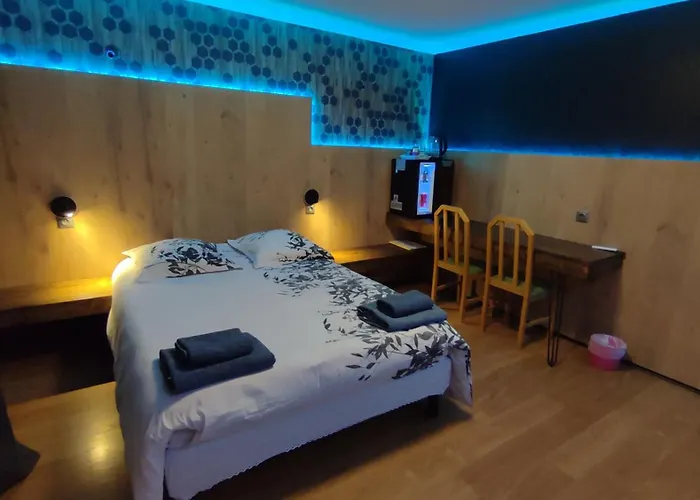 Logis De La Poirie Inn Tendon