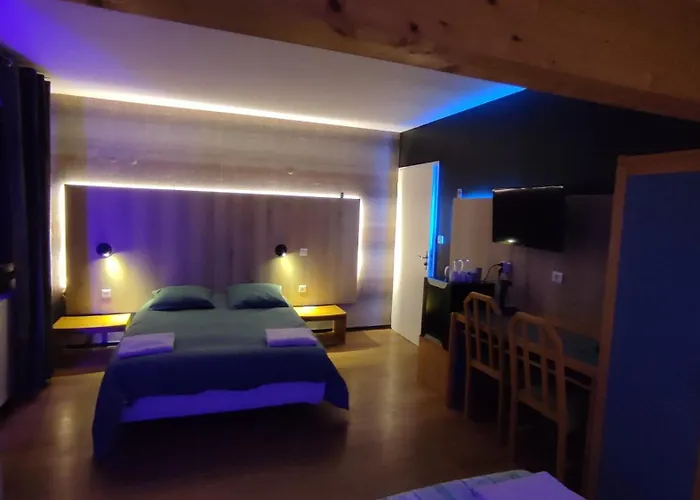 Logis De La Poirie Inn Tendon