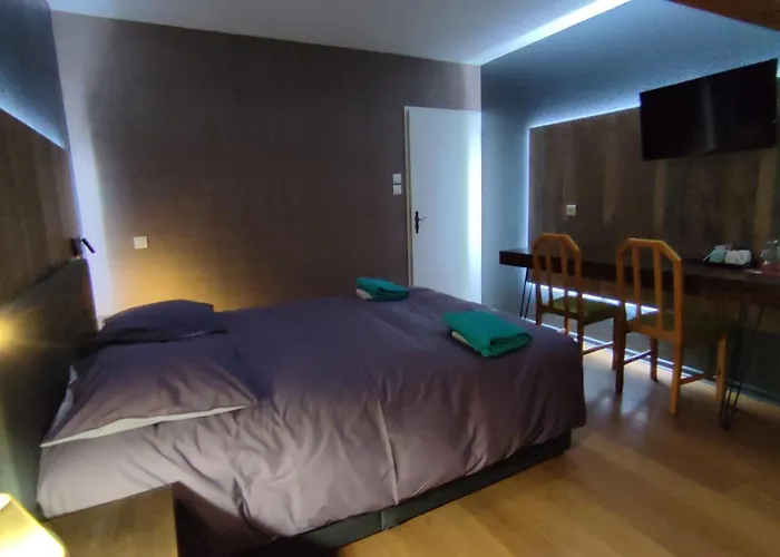 Inn Logis De La Poirie