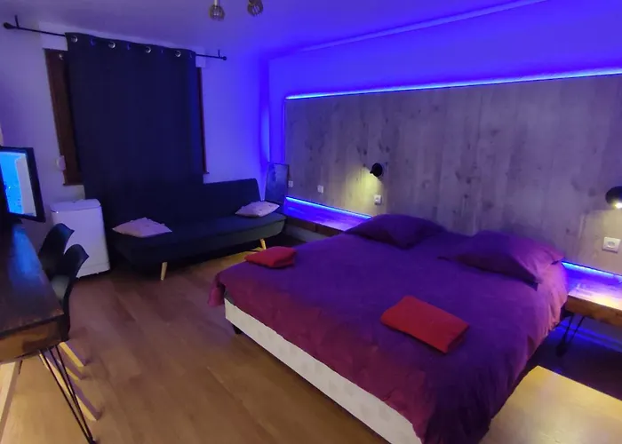 Logis De La Poirie Inn