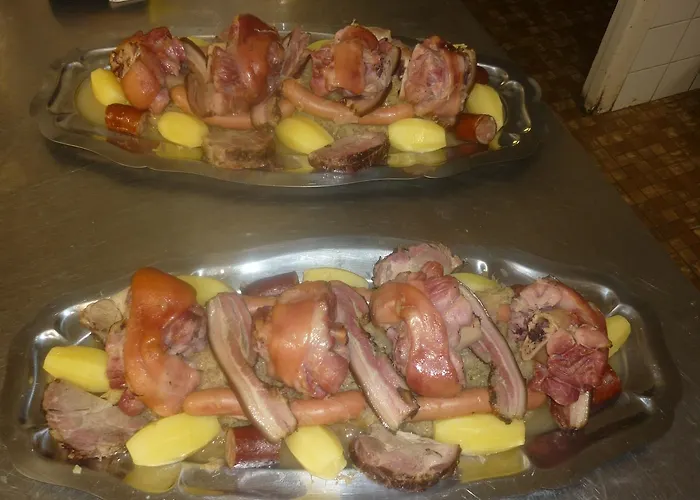 Logis De La Poirie Inn