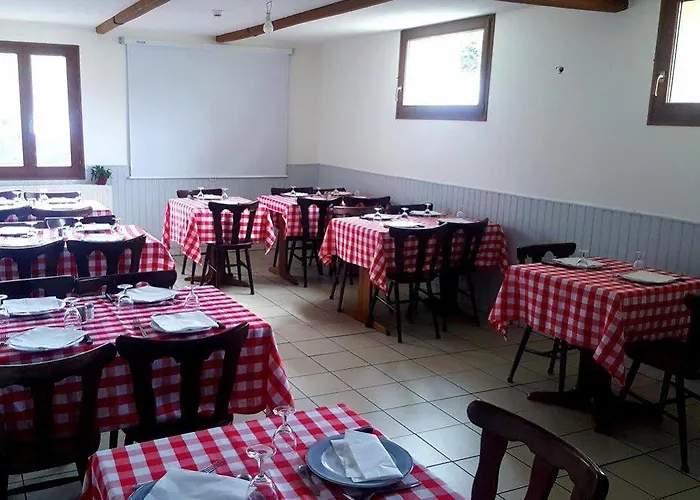 Inn Logis De La Poirie Tendon