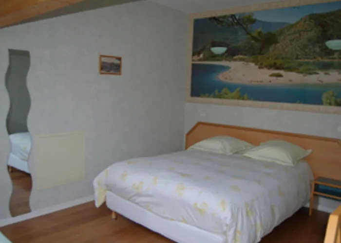 Inn Logis De La Poirie